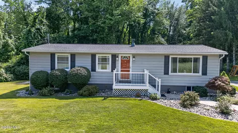 32 Tabor Rd, Mechanicville, NY 12118