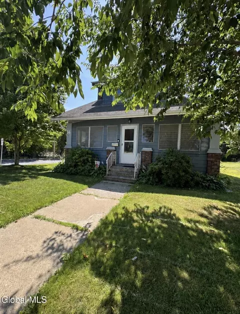 14 Library Ave, Warrensburg, NY 12885