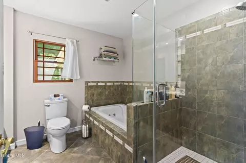 Bath - 43 William St, Kinderhook, NY 12106 photo 1 of 4