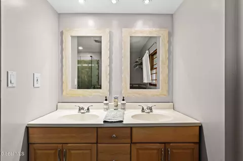 Bath - 43 William St, Kinderhook, NY 12106 photo 2 of 4
