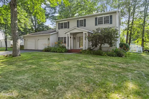 10 Tiffany Pl, Saratoga Springs, NY 12866