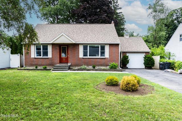 11 Forest Dr, Colonie, NY 12205