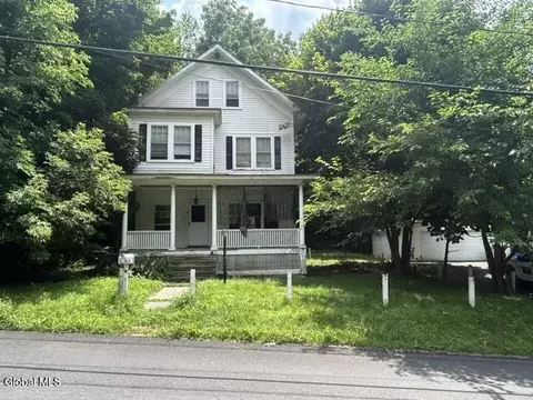 4 Walker Ave, Troy, NY 12180