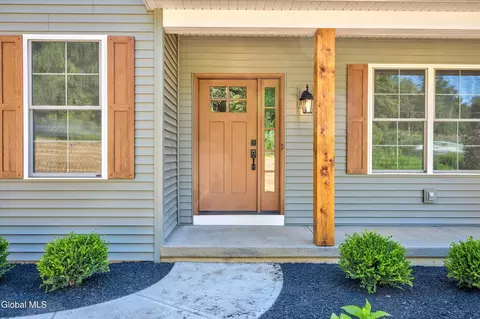 1613 Best Rd, Rensselaer, NY 12144