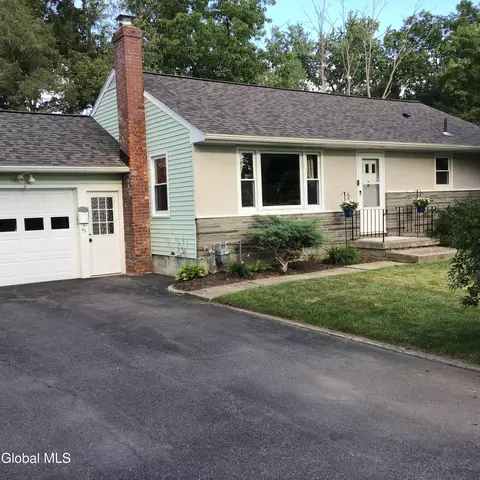 40 Glendale Rd, Latham, NY 12110