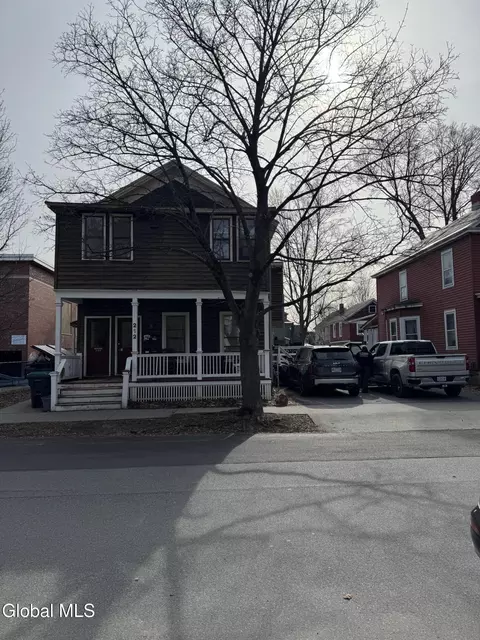 212 Regent St, Saratoga Springs, NY 12866