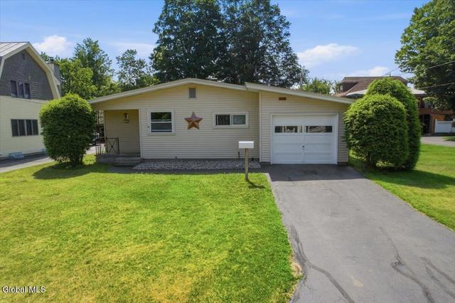 16 4th Ave, Warrensburg, NY 12885