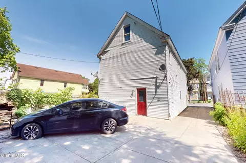 Exterior - 918 Bridge St, Schenectady, NY 12303 photo 1 of 2