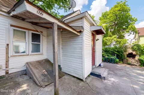 Exterior - 918 Bridge St, Schenectady, NY 12303 photo 2 of 2