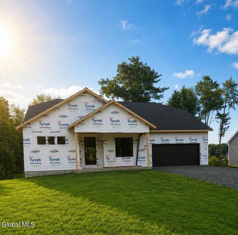 5 Angeles Ave, Saratoga Springs, NY 12866