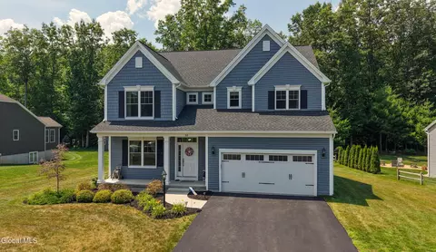 30 Greenbrier Way, Halfmoon, NY 12065