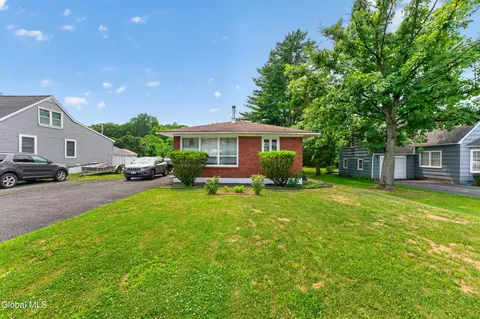 9 Fairlawn Ave, Rensselaer, NY 12144