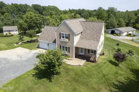 101 Button Rd, Halfmoon, NY 12188