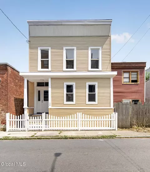 52 Sargent St, Cohoes, NY 12047