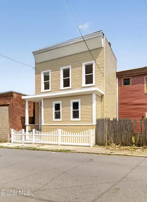 52 Sargent St, Cohoes, NY 12047