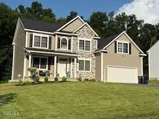 25 Samuel Dr, Clifton Park, NY 12065