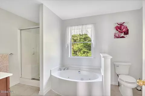 Bath - 108 Hasgate Dr, Delmar, NY 12054 photo 3 of 6