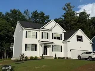 27 Samuel Dr, Clifton Park, NY 12065