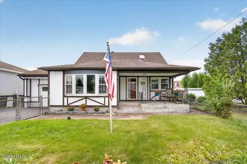 Exterior - 429 Delaware Ave, Schenectady, NY 12306 photo 2 of 8