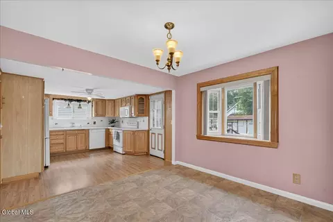 Dining - 429 Delaware Ave, Schenectady, NY 12306 photo 1 of 2