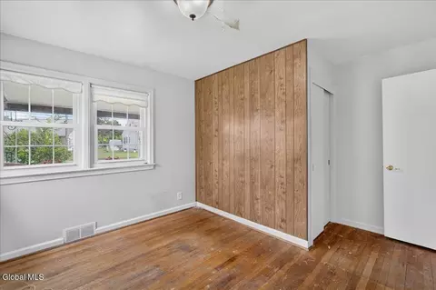 Bedroom - 429 Delaware Ave, Schenectady, NY 12306 photo 4 of 6