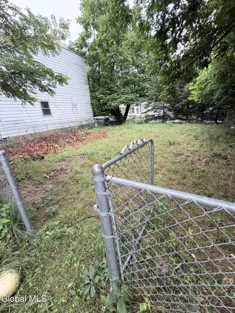 Exterior - 1002 Glendale Pl, Schenectady, NY 12303 photo 3 of 3