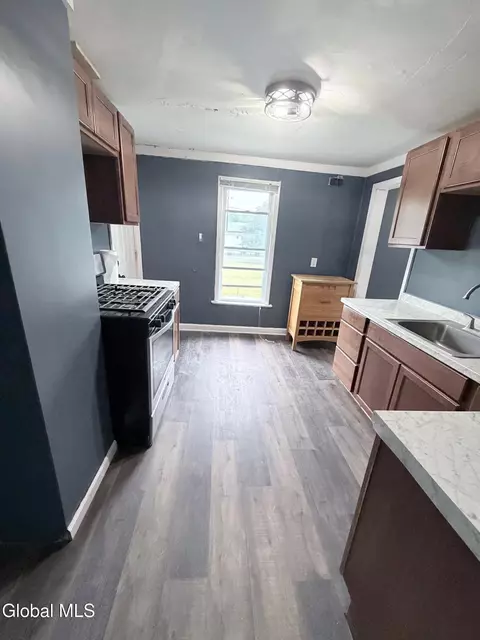 Kitchen - 1002 Glendale Pl, Schenectady, NY 12303 photo 1 of 1