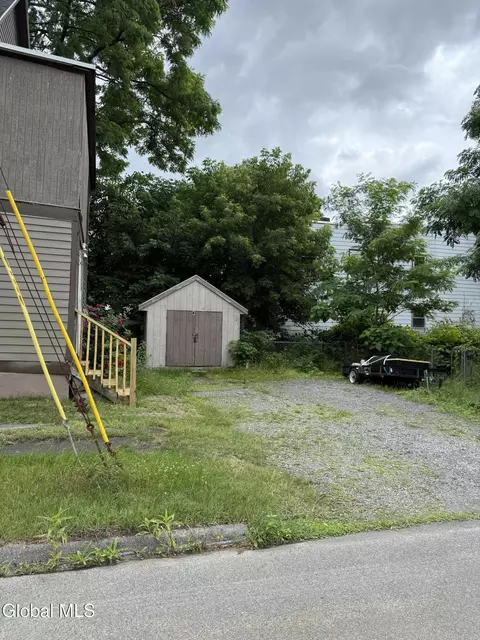 Exterior - 1002 Glendale Pl, Schenectady, NY 12303 photo 1 of 3