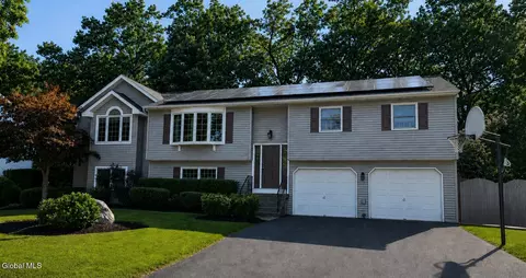 19 Skyline Dr, Latham, NY 12110