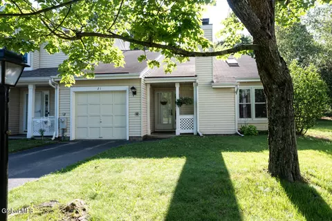 21 Cobble Ct, Clifton Park, NY 12065