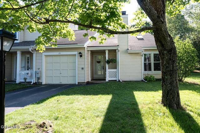 21 Cobble Ct, Clifton Park, NY 12065