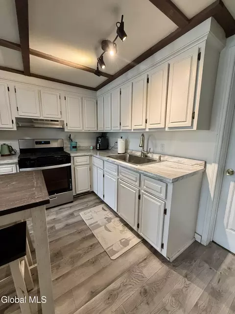 Kitchen - 7 Morgans Ln, Fort Ann, NY 12827 photo 4 of 6
