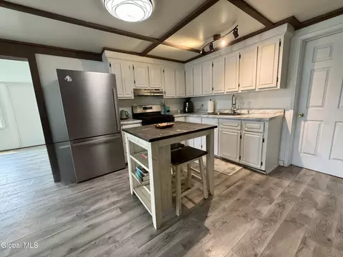 Kitchen - 7 Morgans Ln, Fort Ann, NY 12827 photo 5 of 6