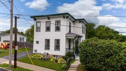 16 John St, Gloversville, NY 12078