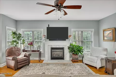 Living - 33 Praise Ln, Glenville, NY 12302 photo 2 of 4