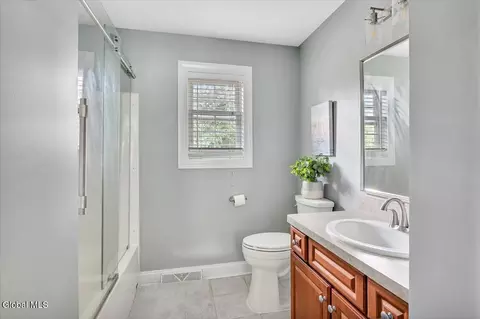 Bath - 33 Praise Ln, Glenville, NY 12302 photo 6 of 6