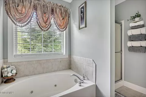 Bath - 33 Praise Ln, Glenville, NY 12302 photo 4 of 6