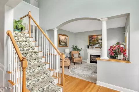 Entry Way - 33 Praise Ln, Glenville, NY 12302 photo 4 of 8