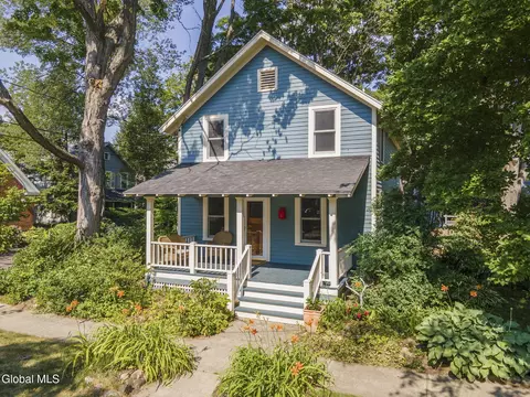 6 Pinewood Ave, Saratoga Springs, NY 12866