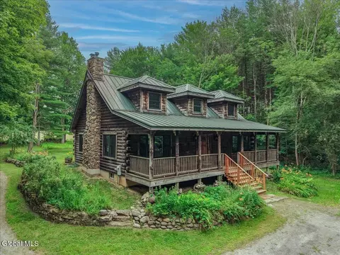 2274 Touareuna Rd, Amsterdam, NY 12010