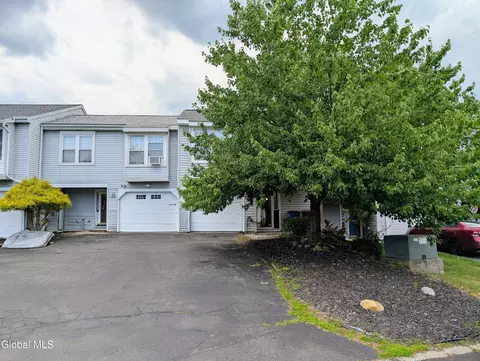 9 Chadwyck Sq, Cohoes, NY 12047