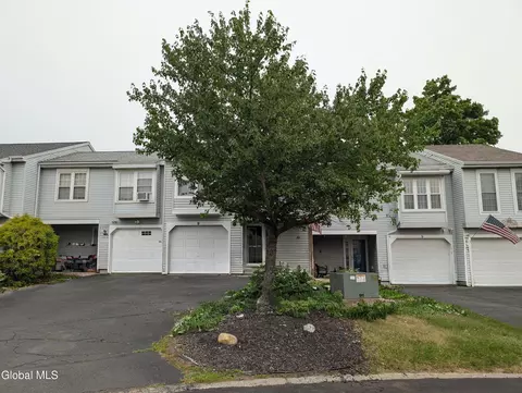 9 Chadwyck Sq, Cohoes, NY 12047