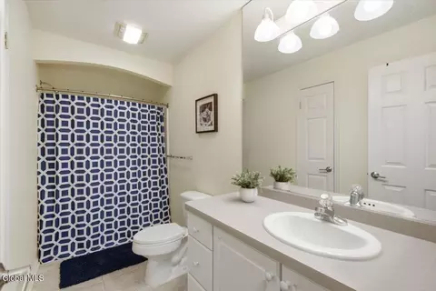 Bath - 628 Vanderlyn Ln, Slingerlands, NY 12159 photo 3 of 4