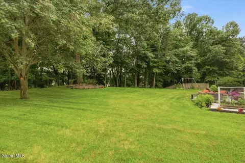 Exterior - 628 Vanderlyn Ln, Slingerlands, NY 12159 photo 7 of 7