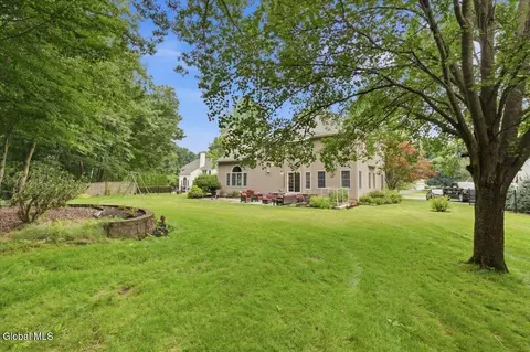 Exterior - 628 Vanderlyn Ln, Slingerlands, NY 12159 photo 4 of 7
