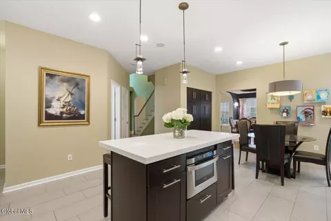 Kitchen - 628 Vanderlyn Ln, Slingerlands, NY 12159 photo 2 of 4