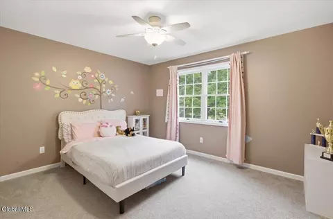 Bedroom - 628 Vanderlyn Ln, Slingerlands, NY 12159 photo 3 of 8