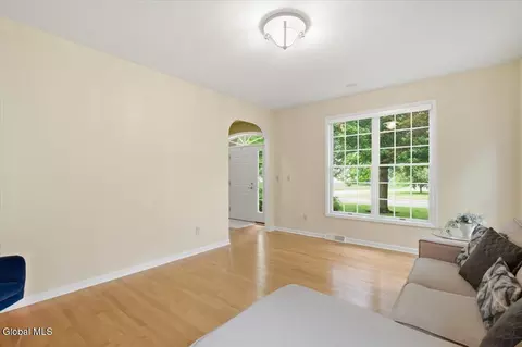 Living - 628 Vanderlyn Ln, Slingerlands, NY 12159 photo 1 of 3