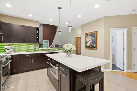 Kitchen - 628 Vanderlyn Ln, Slingerlands, NY 12159 photo 3 of 4