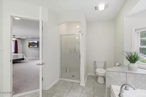 Bath - 628 Vanderlyn Ln, Slingerlands, NY 12159 photo 2 of 4